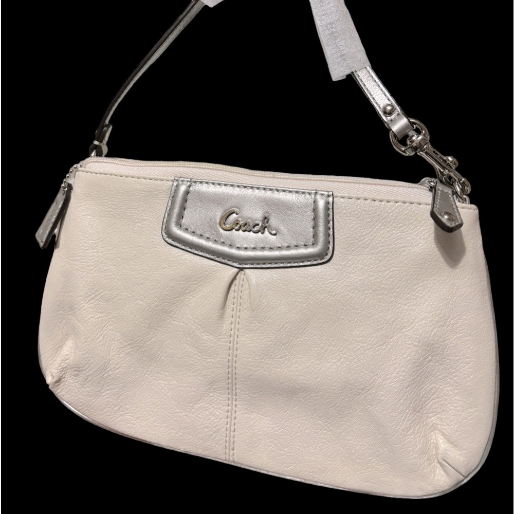ASHLEY LEATHER LARGE WRISTLET.